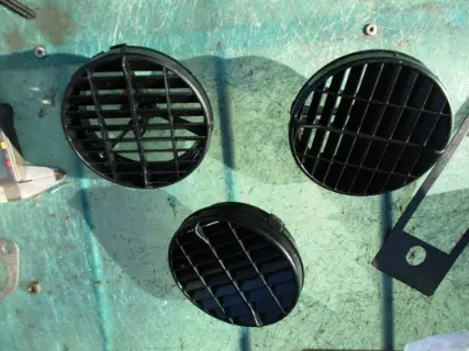 Air intake grilles on dashboard Lamborghini Urraco