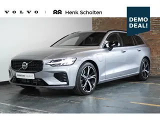 Volvo V60 T6 Plug-in hybrid AWD Plus Dark | Panoramadak schuif-/en Kantelfunctie | 360° Parkeercamer