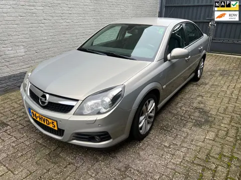 Opel Vectra GTS 2.2-16V OPEL VECTRA GTS BJ 2010 motor niet goed 500