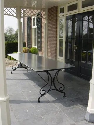Mooie smeedijzeren tuintafel!