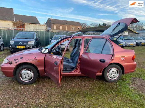 Hyundai Accent 1.5i GLS nieuwe apk 5 deurs stuurbekrachtiging 161000 km 1e eigenaar elektrische rame