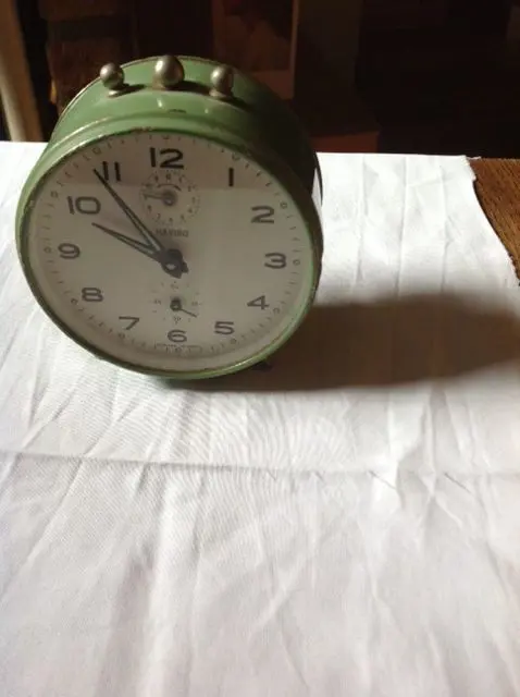 Wekker, vintage - loopt niet - DOE EEN BOD VANAF 5,-a ik akkoord met je bod dan krijg je bericht