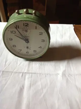 Wekker, vintage - loopt niet - DOE EEN BOD VANAF 5,-a ik akkoord met je bod dan krijg je bericht