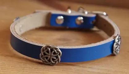Leren hondenhalsband " Celtic knopen " Kobalt