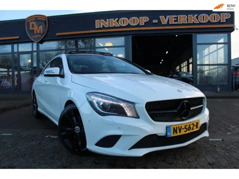 Mercedes-Benz CLA-klasse 180 OrangeArt Edition | Pano | Stoelverwarming | Airco |