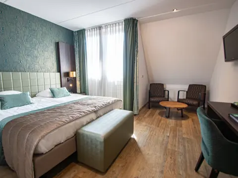 Privilege kamer met balkon en uitzicht op de vijver