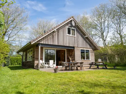 Sfeervol vakantiehuis met riante tuin en rustige ligging nabij De Koog