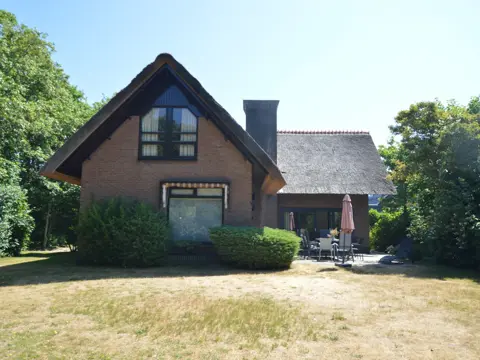 Ruim vrijstaand familiehuis op loopafstand van de zee