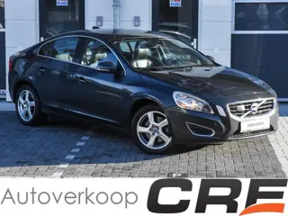 Volvo S60 2.0 T5 Momentum automaat / zwart leer / camera / schuifdak / cruise control / stoelverwarm