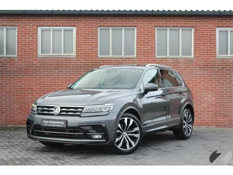 Volkswagen Tiguan 1.5 TSI ACT Highline Business R | Pano | Trekhaak | Automaat |