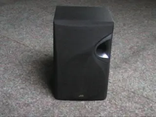 Luidsprekers ,box jvc,en 2 medion luidsprekers ,enz.