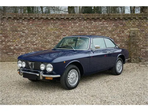 Alfa Romeo GTV 2000 Bertone Converted to Twin Webers, Finished in Blu Ollandese over Beige, Stunning