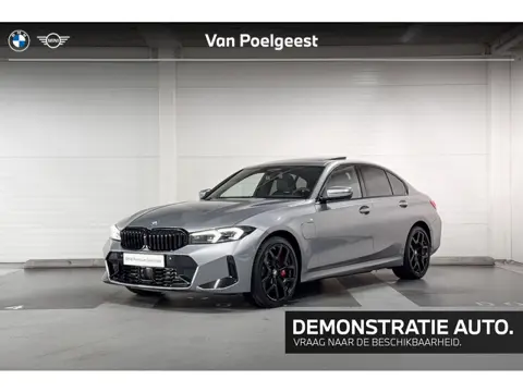 BMW 3 Serie Sedan 330e | M-Sport Pro | Innovation Pack | Comfort Pack | Driving Assistant Profession