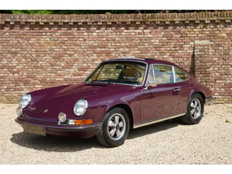 Porsche 911 Urmodell 2.4 E Ölklappe Ordered new from the factory with the leather-trimmed four-bar s