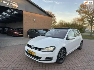 Volkswagen Golf 1.4 TSI Connected Series \ Pano \ Cam