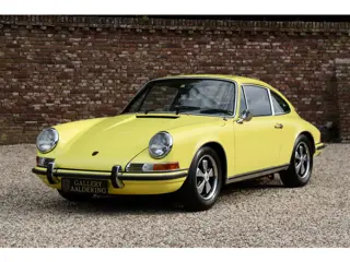 Porsche 911 S Coupe "Matching Numbers" Fantastic color combination - Light Yellow with Recaro seats 