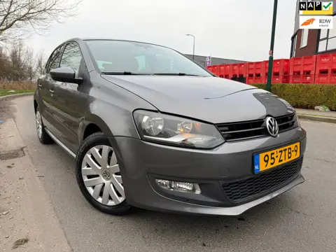 Volkswagen Polo 1.2 TSI BlueMotion Comfortline BJ 2013 AIRCO/CRUISE/ORG NL AUTO !! NIEUWE DISTRIBUTI