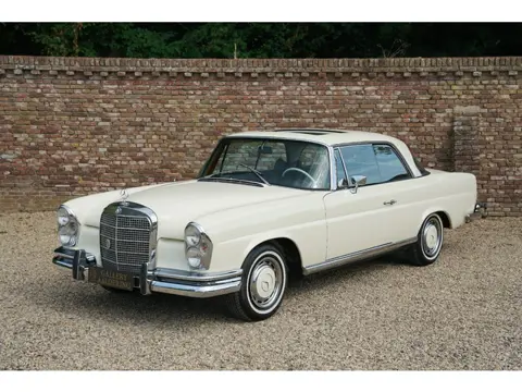 Mercedes-Benz 200-serie 280 SE Coupe Manual transmission, factory sunroof, very original