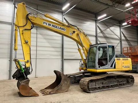 New Holland E 215 B (bj 2011)