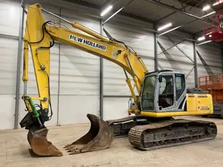 New Holland E 215 B (bj 2011)