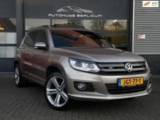 Volkswagen TIGUAN 2.0 TSI 4Motion R-Line Pano Trekhaak Camera PDC Navi Lane Assist