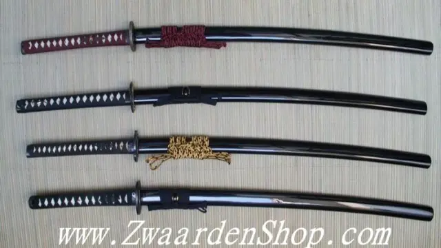 Scherpe samurai zwaarden (sabel, zwaard, mes, messen, dolk
