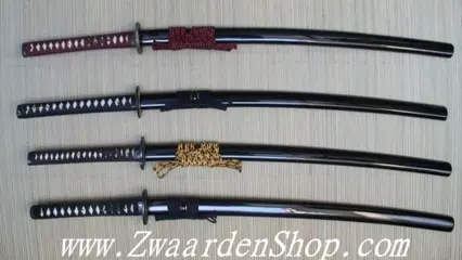 Scherpe samurai zwaarden (sabel, zwaard, mes, messen, dolk
