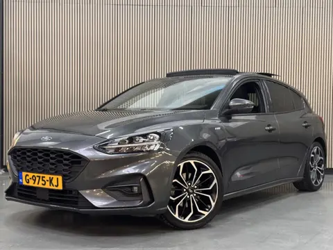 Ford Focus 1.5 EcoBoost 182pk ST Line Panoramadak Trekhaak Navi B&O 18" LM velgen Privacy Glass NL-A