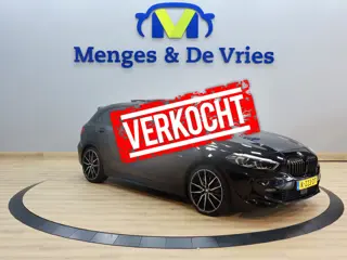 BMW 1-serie 118i M Sport Kuipstoelen Airco ECC | Panorama | Harman Kardon | Memory | Head Up | Adapt