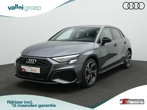 Audi A3 Sportback 45 TFSI e 245 pk S-tronic S-Line | Trekhaak | Achteruitrijcamera | Stoelverwarming
