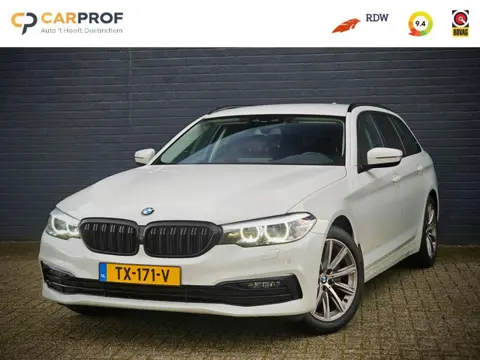 BMW 5-serie Touring 520i High Executive SPORTLINE / TREKHAAK / AUTOMAAT  luchtvering