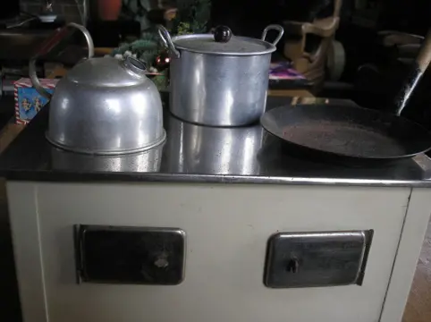 Kinderfornuis met toebehoren - oud