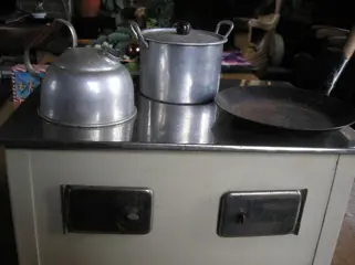 Kinderfornuis met toebehoren - oud