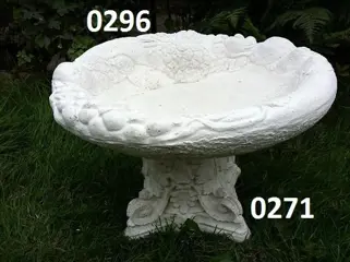 Water fruitbak met zuil.