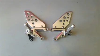 VOETSTEUN LINKS Aprilia Tuono 1000 2003 - 2005