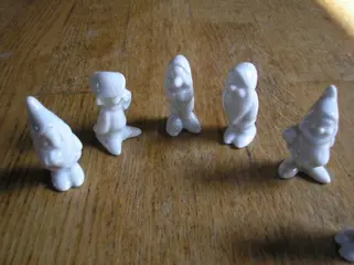 Dwergen, 5 stuks - steen /aardenwerk