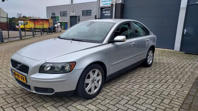 VOLVO S40 2.4i 5 Cilinder met Nieuwe APK en 4 Nieuwe All-Seasons
