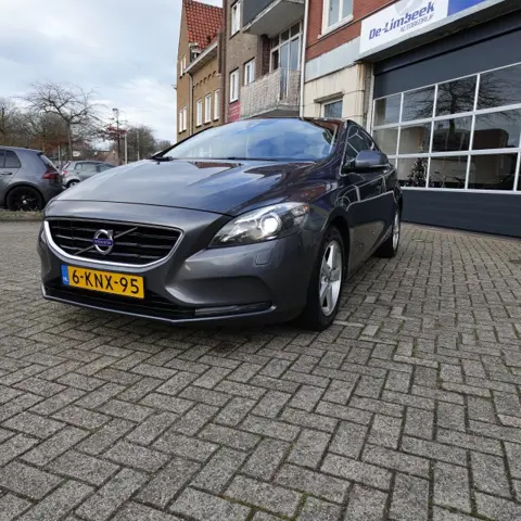 VOLVO V40 1.6 D2 MOMENTUM, PANODAK,NAVIGATIE,XENON