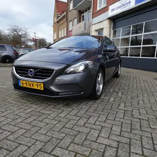 VOLVO V40 1.6 D2 MOMENTUM, PANODAK,NAVIGATIE,XENON