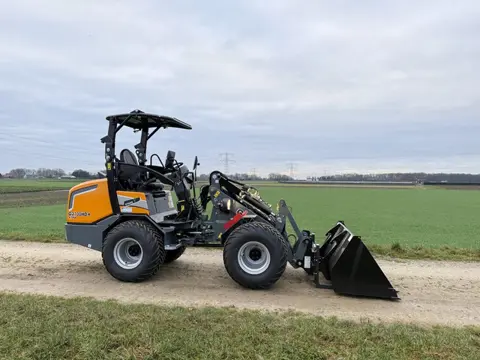 Giant G2700 X-TRA HD+ minishovel 2025 incl bak en vorken