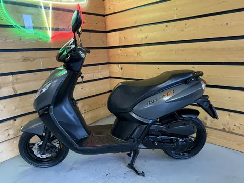 Peugeot Snorscooter Kisbee RS (bj 2016, automaat)