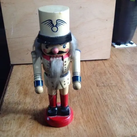 Notenkraker hout - 25 cm. - Oud - i.p.st.