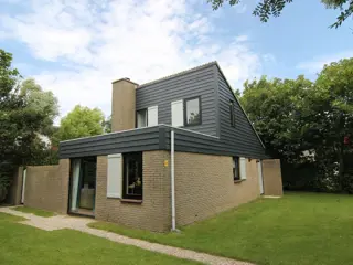 Comfortabel vakantiehuis niet ver van de vuurtoren en het brede Noordzeestrand