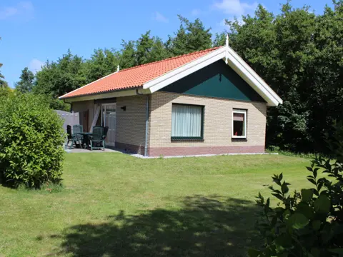 Moderne en ruime bungalow met sfeergashaard bij De Koog