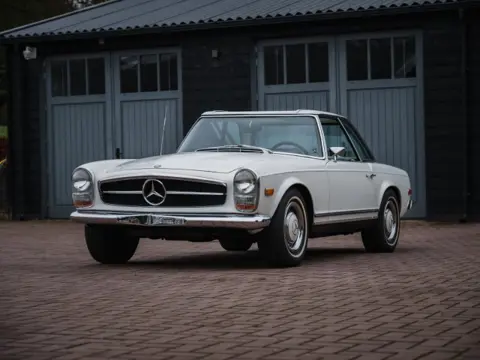 MERCEDES-BENZ SL 250 pagode