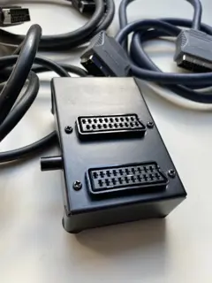 2 poorts scartschakelaar met 2 scartkabels