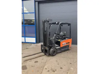 Doosan 1800KG heftruck Freelift