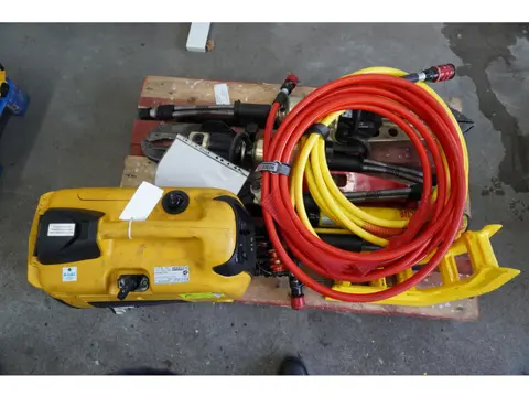 Weber Rescue set redgereedschap o.a. 2x Knipper | pers |  spreider | ramsteun | Compressor