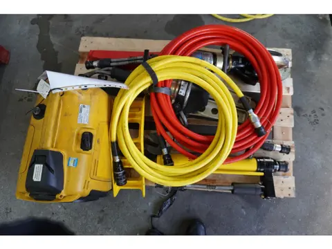 Weber Rescue set redgereedschap o.a. 2x Knipper | pers |  spreider | ramsteun | Compressor