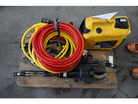 Weber Rescue set redgereedschap o.a. 2x Knipper | pers |  spreider | ramsteun | Compressor